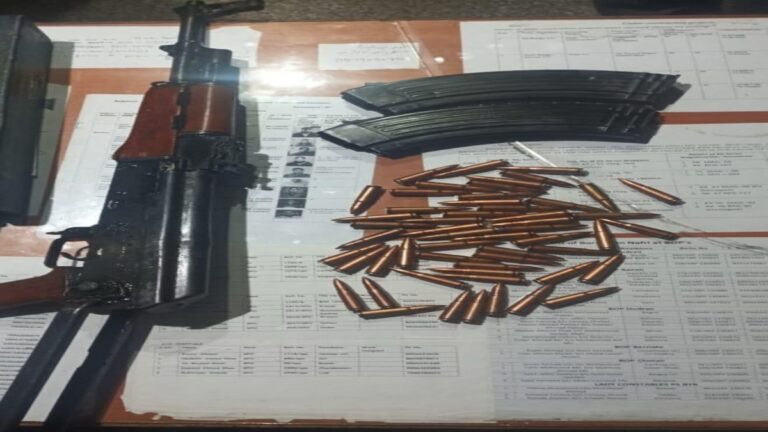 दिल्ली ब्लास्ट केस में पुलवामा से इलेक्ट्रीशियन हिरासत में, उरी में छापेमारी में एके-47, गोला बारूद बरामद