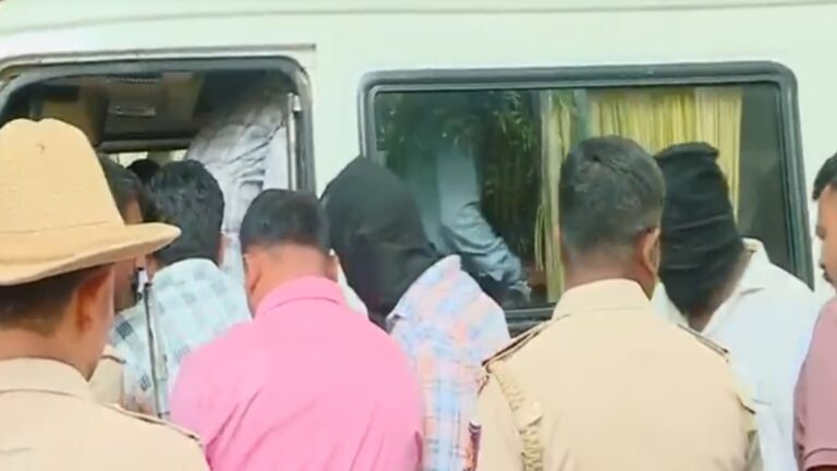 फर्जी साइबर क्राइम पुलिस बनकर प्राइवेट कंपनी के 4 कर्मचारियों का ऑफिस से अपहरण, 8 किडनैपर गिरफ्तार-VIDEO