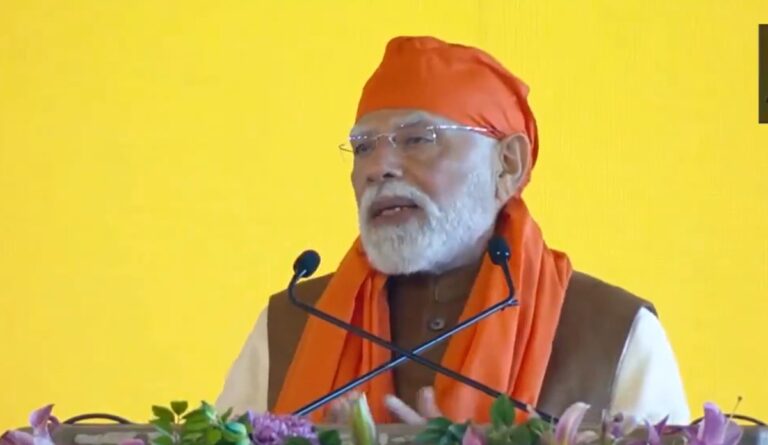 ‘भारत न डरता है, न रुकता है’, शहीदी दिवस कार्यक्रम में बोले पीएम मोदी, खास सिक्का और डाक टिकट जारी किया