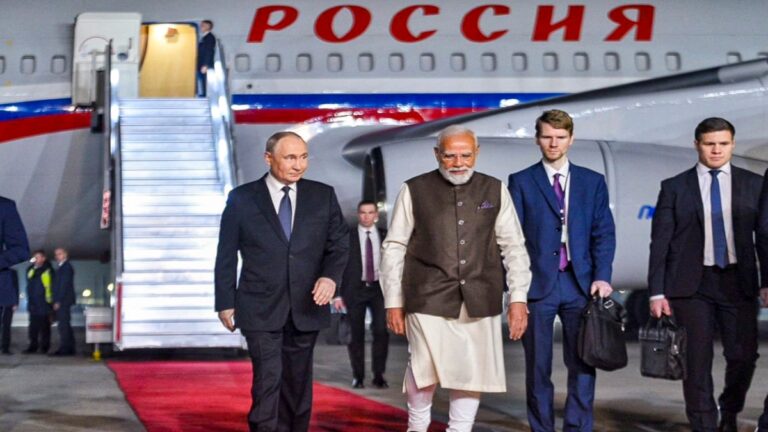 РОССИЯ Written in large red letters on Vladimir Putin plane Know actually means जानिए आखिर क्या है इसका मतलब?